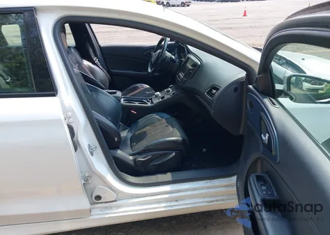 2015 Chrysler 200 S z USA, uszkodzony, nr VIN 1C3CCCBBXFN715694